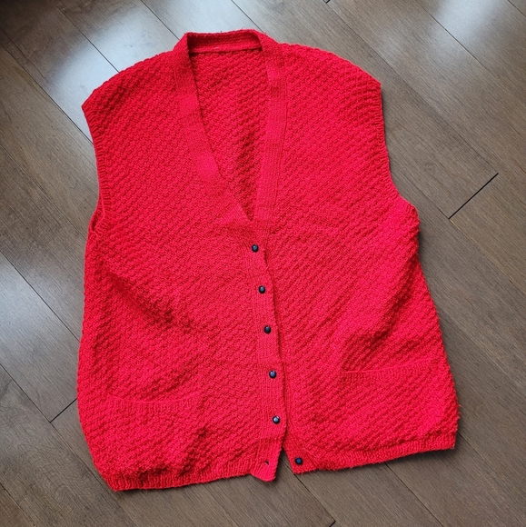 Oversized handmade button up knit vest bright red - Picture 5 of 8